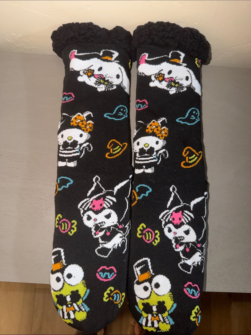 Hello Kitty Black Cozy Non-Slip Socks with Multicolor Halloween Icons